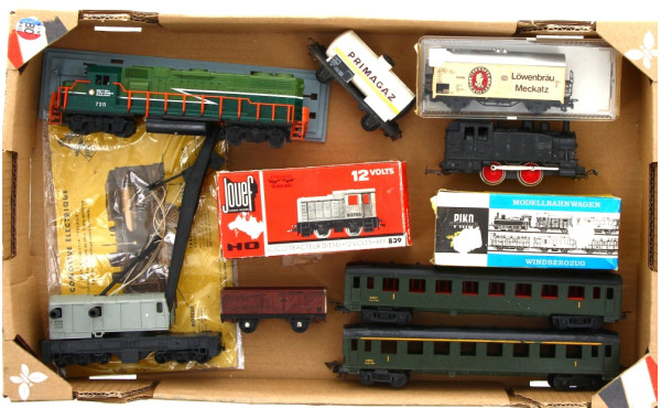 Lot de trains Ho comprenant une locomoti