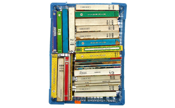 Une caisse de 28 BD souples années 60/70