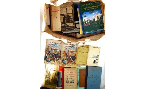 BRETAGNE -Ensemble de livres et fascicul