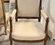 Fauteuil de style Louis XVI en bois natu