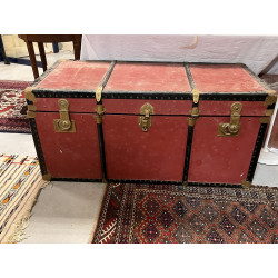 Grande malle ancienne noir et brun-rouge