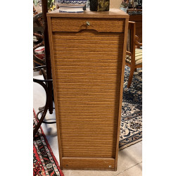 Meuble de rangement à rideau