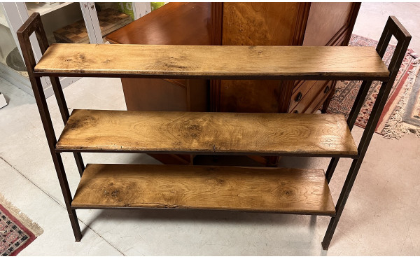 Etagère moderne montant en métal, platea