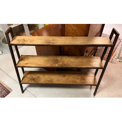 Etagère moderne montant en métal, platea