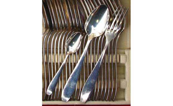 Orfèvrerie LIBERTY - Ménagère en métal a