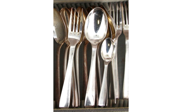 ERCUIS - Ménagère en métal argenté compr