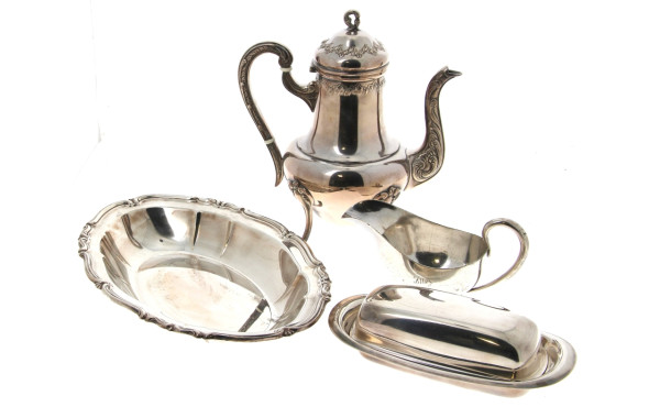 Verseuse en métal argenté décor rocaille