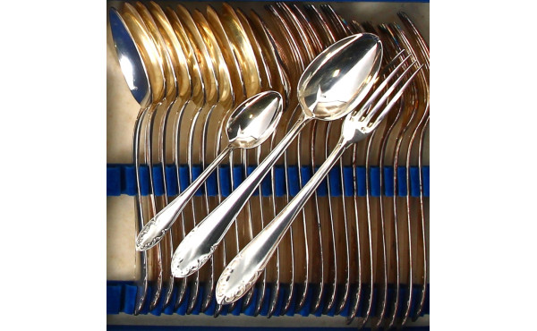 Ménagère en métal argenté comprenant 12 