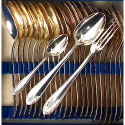 Ménagère en métal argenté comprenant 12 