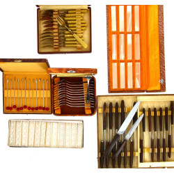 Lot comprenant 12 grands couteaux et 12 