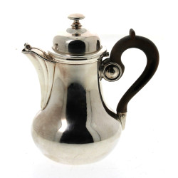 Jolie verseuse égoïste en métal argenté,