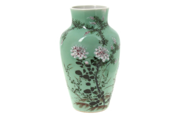 Vase baluste en porcelaine chinoise à dé