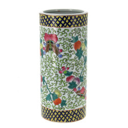 CHINE - Vase rouleau en porcelaine à ric