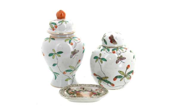 CHINE fin Xxème - Petite potiche couvert