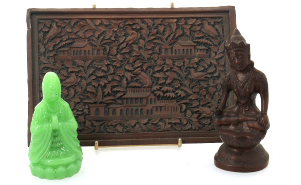 Deux statuettes asiatiques en verre opal