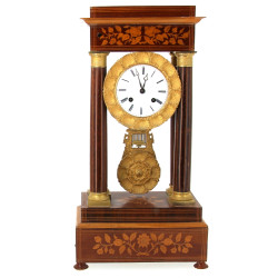 Pendule portique XIXème de style Charles