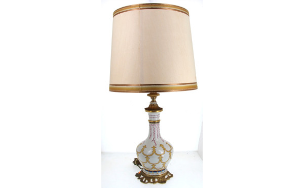 Belle lampe en porcelaine et en bronze d