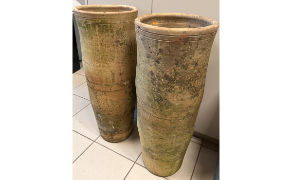 Paire de mesures à grain en terre cuite,