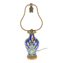 Lampe à piètement constitué d'un vase en