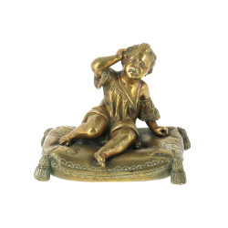 "Enfant au coussin", presse-papier en br