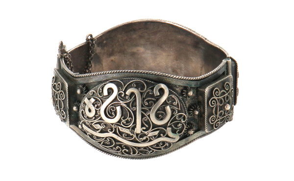 Bracelet oriental en argent, poids 66,40