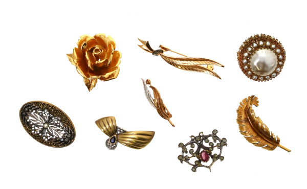 Lot de 8 broches vintages dont plaqué or