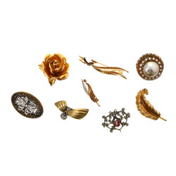 Lot de 8 broches vintages dont plaqué or