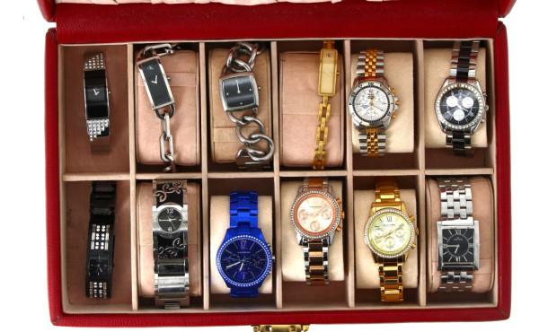 Lot de 12 montres bracelets de dame fant