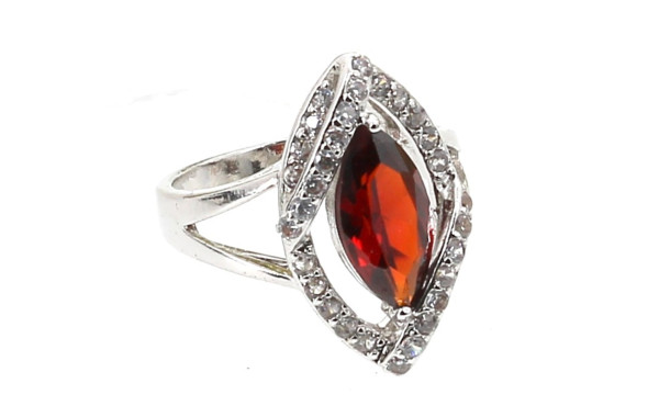 Bague en argent 925ème sertie d'un stras