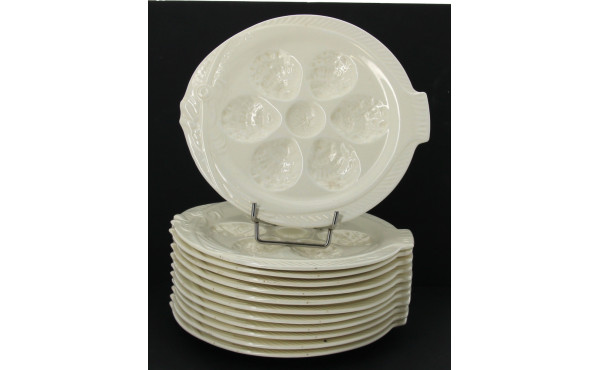 ONNAING - 12 assiettes à huîtres en faïe