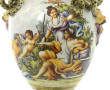 Vase en faïence d'inspiration italienne 