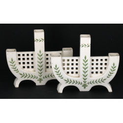 Paire de candélabres de table en faîence