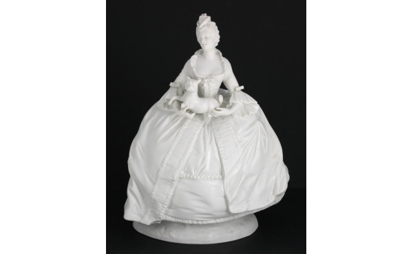 "Femme élégante du XVIIIè au carlin", su