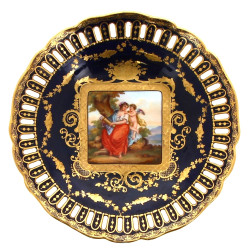 Assiette en porcelaine bleu de four et o