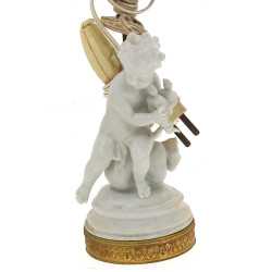 Petite figurine en porcelaine et tissu, 