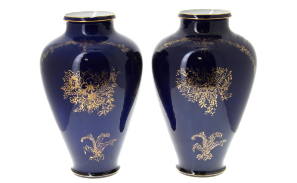 Dans le goût de SEVRES - Paire de vases 