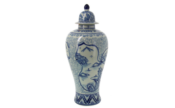 CHINE (Xxème) - Potiche couverte en porc