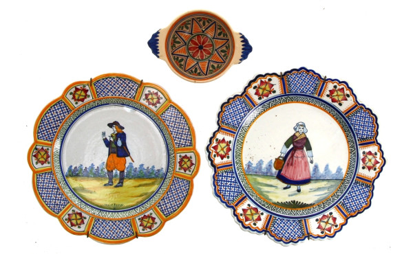 HENRIOT QUIMPER - Deux assiettes à bords