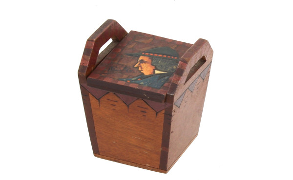 Paul FOUILLEN - Coffret en bois pyrograv