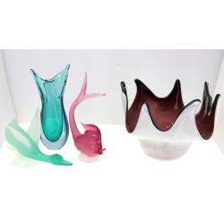 4 pièces en verre de couleurs dans les t