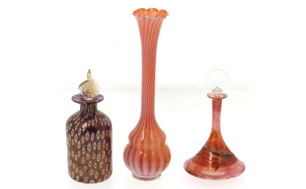 Lot de 2 flacons en verre dont MURANO à 