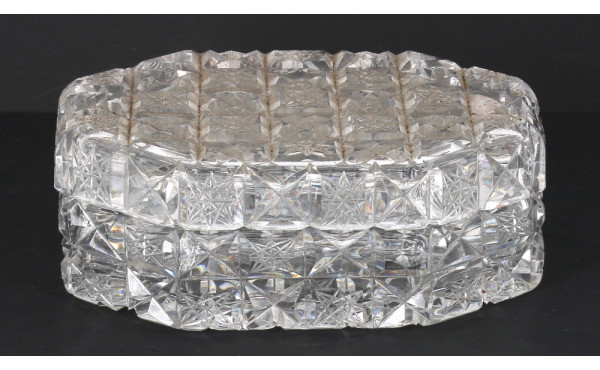 Coffret en cristal taillé. H 7 x L 18 x 