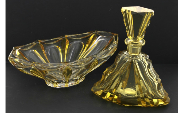 Carafe ART DECO en verre jaune, H 24 cm 