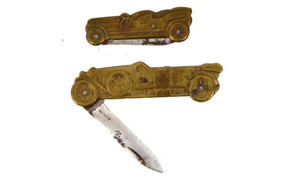 Deux petits couteaux pliants anciens à d