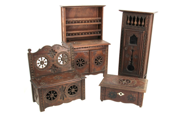 Lot de 4 meubles miniatures bretons en b