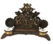 Encrier double en laiton patiné, décor R