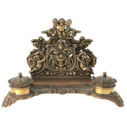 Encrier double en laiton patiné, décor R