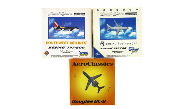 AVIATION - 3 modèles réduits d'avions de
