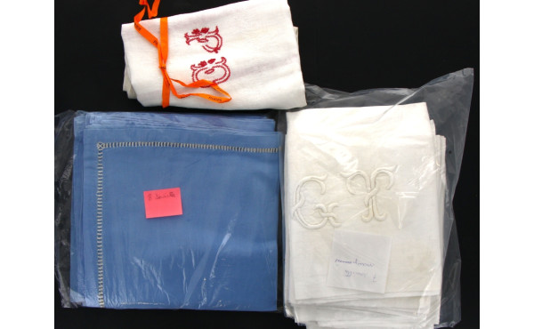 Lot de linge ancien dont nappes et servi