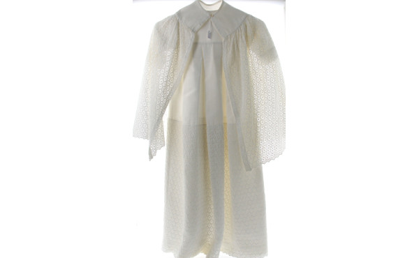 Robe de baptême brodée avec cape assorti